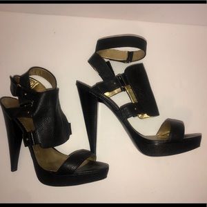 Report Signature sandals